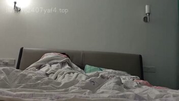 【原创】第一次和干妈做爱，小穴意外的紧