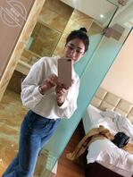 我大姨看着好诱惑 感觉她在床上是很骚的那种 而且还带眼镜 打算用微信创个