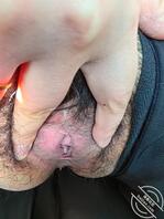 老婆开车露骚屄，户外麦地露出2