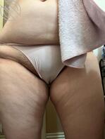 這個胖妞的胸部就有點下垂了喔0