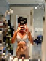 拿妈妈内衣撸管