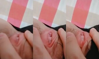 网调母狗掰逼自慰