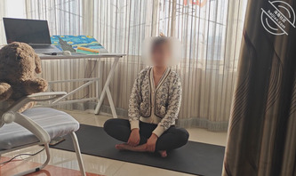 原创15.第一次尝试和侄女在瑜伽垫上做爱，感觉刺激，一通到底1