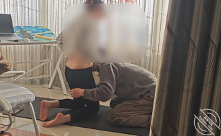 原创15.第一次尝试和侄女在瑜伽垫上做爱，感觉刺激，一通到底2