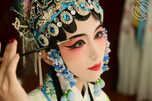 晚上准备化戏子妆去站街当妓女，哥哥们喜欢吗？0