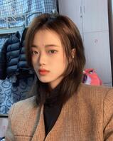 高冷御姐骚货，整天发骚，看着骚脸就是个欠操的婊子，还装一副高高在上的表情1