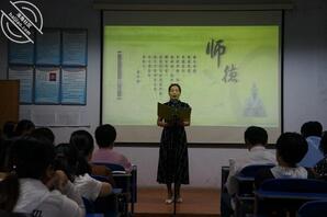 偷穿教师妈妈丝袜