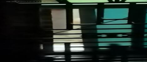 天凉好不容易邻居露个窗