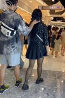 和男友逛街的波点黑丝小姐姐2