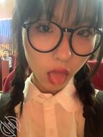 哥哥，喜欢眼镜母狗大学生嘛