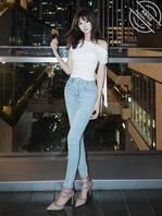 骚逼一个求侮辱