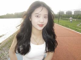 原创厕拍07年马上大一女大学生反差骚逼0