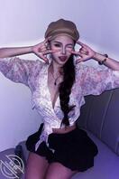 绿帽把老婆的内裤放到公厕2