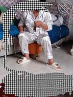 真实操丈母娘，今天来到丈母娘家偷拍这个骚逼