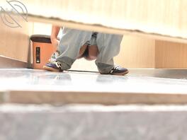 原创厕拍 戴眼镜的女大1