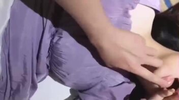 大哥出差不在家，大学生帅弟弟和嫂子乱伦