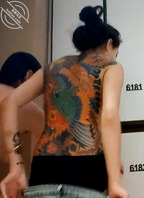 洗浴偷拍到一个满背娘们儿，长得真漂亮啊1