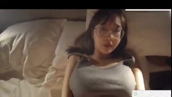 外表斯文的眼睛小姐姐，在床上是真骚