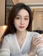 【原创偷拍】:在成都酒吧约了一个丰满少妇,去她家里把她给操了
2