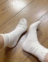 （白袜女大）哥哥想看的 我穿的白袜性感照片。2