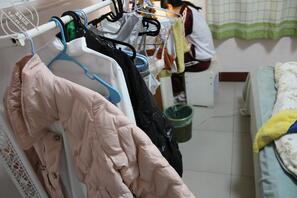 [原创]2.妈妈不在家我无处发泄，留下23岁的我独自面对16岁的妹妹。1