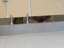 原创！！偷拍加油站，工作人员上厕所，老阿姨阴毛都剃了！第2贴