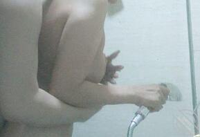 强上洗澡的老妈1