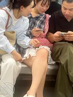 地铁随拍的白袜2