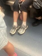 地铁随拍的白袜