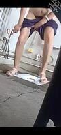 骚逼上厕所
