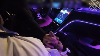 【开车打飞机】一手开奔驰,一手给外甥打飞机 小姨是不是人生赢家1