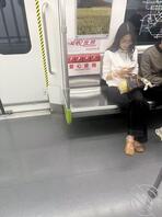 地铁随拍白袜