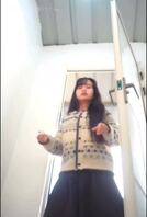 厕拍骚货放尿第二集，偷窥狂最爱