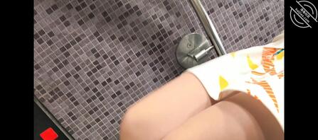 楼梯偷拍抄底2