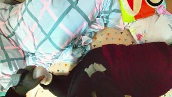 68岁老熟女，已上手抠不反抗了，兄弟们，要不要整一下