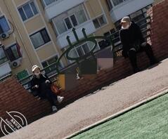 这俩老逼今天聊了一下