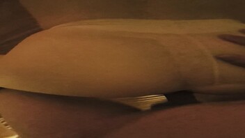 大中午精虫上脑，按住老婆一顿输出