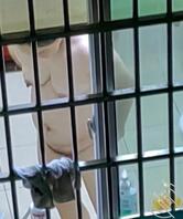 偷拍表妹妈妈洗澡2