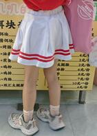 偷拍买早点的女大学生的美腿，你们喜欢这样穿短裙的女大学生吗？