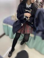 和学妹吃饭时,眼睛没离开过白衬衫下的内衣0