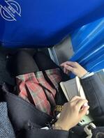 和学妹吃饭时,眼睛没离开过白衬衫下的内衣2