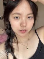 差点被发现！偷拍大学小胸妹洗澡