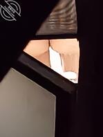 等了两个小时，终于等到了邻居少妇洗澡1