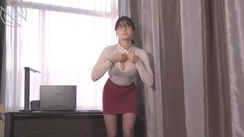 又纯又欲眼镜娘1