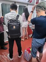 想不想把这个白色斑点短裙一把扯下来然后强制插入骚逼？0