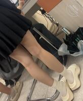 抄底黑裙白袜学生，刺激掀裙摸臀