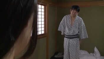 AV情节，妈妈诱惑我