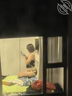 强势回归！继续偷拍对面骚邻居，比以前更骚了！1