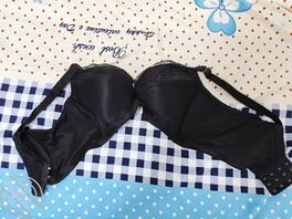 穿着妈妈的丝袜操妈妈的奶罩0