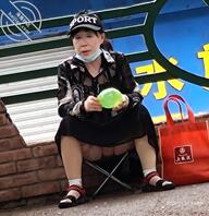 道外江边老头乐（白癜风老逼劈着腿招人呢）